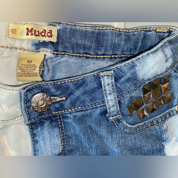 Mudd Distresses Jean Shorts - Picture 3 of 3